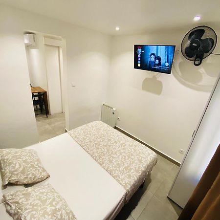 Estudios Hl Frente Al Metro Barcelona-Aeropuerto L'Hospitalet de Llobregat Kültér fotó
